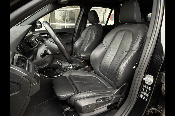 BMW X1 sDrive20i VDL Nedcar Edition | PANORAMA | 19 INCH LM VELGEN | SPORTSTOELEN | ADAPT. CRUISE | SPORTSTOELEN | CAMERA |