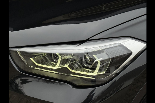 BMW X1 sDrive20i VDL Nedcar Edition | PANORAMA | 19 INCH LM VELGEN | SPORTSTOELEN | ADAPT. CRUISE | SPORTSTOELEN | CAMERA |