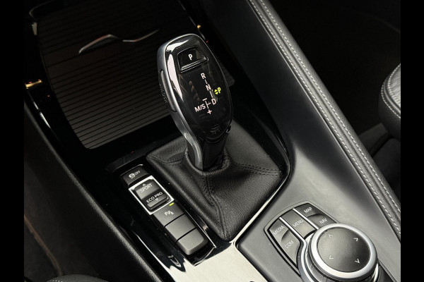 BMW X1 sDrive20i VDL Nedcar Edition | PANORAMA | 19 INCH LM VELGEN | SPORTSTOELEN | ADAPT. CRUISE | SPORTSTOELEN | CAMERA |