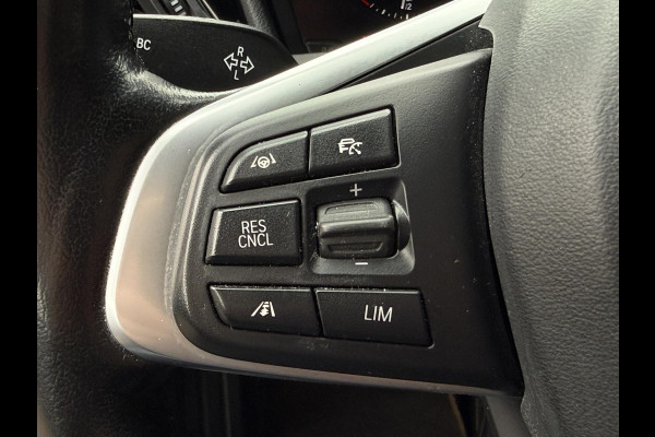 BMW X1 sDrive20i VDL Nedcar Edition | PANORAMA | 19 INCH LM VELGEN | SPORTSTOELEN | ADAPT. CRUISE | SPORTSTOELEN | CAMERA |