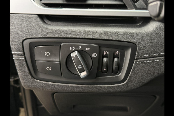 BMW X1 sDrive20i VDL Nedcar Edition | PANORAMA | 19 INCH LM VELGEN | SPORTSTOELEN | ADAPT. CRUISE | SPORTSTOELEN | CAMERA |