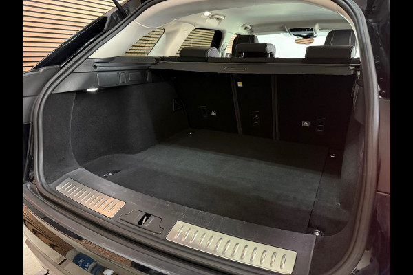 Land Rover Range Rover Velar 2.0 P250 Turbo AWD | Trekhaak | 20' inch | Camera | Alcantara