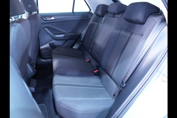 Volkswagen T-Roc 1.5 TSI 150pk DSG Life 75 Edition Navigatie via App Camera PDC Trekhaak 169