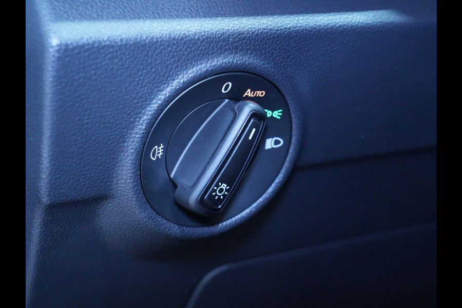 Volkswagen T-Roc 1.5 TSI 150pk DSG Life 75 Edition Navigatie via App Camera PDC Trekhaak 169