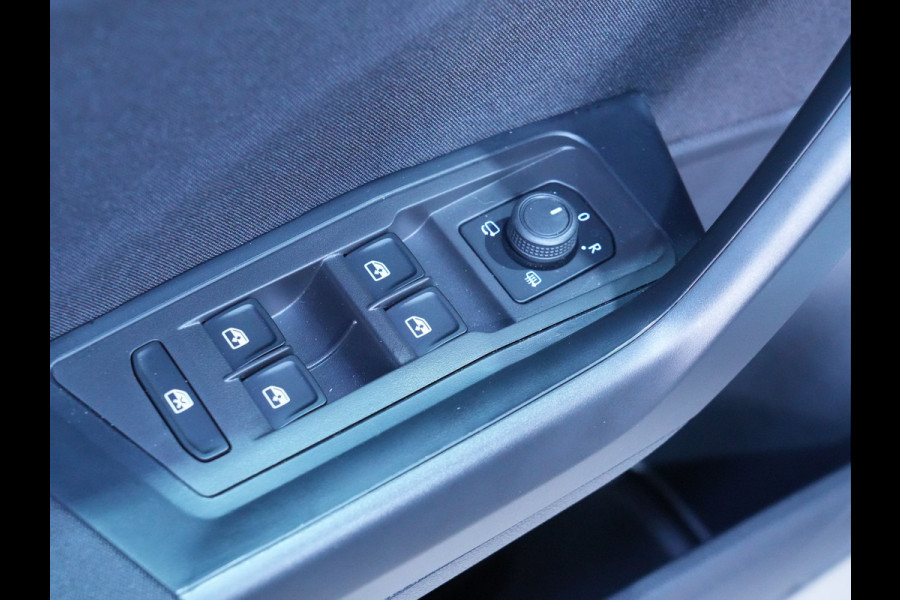 Volkswagen T-Roc 1.5 TSI 150pk DSG Life 75 Edition Navigatie via App Camera PDC Trekhaak 169