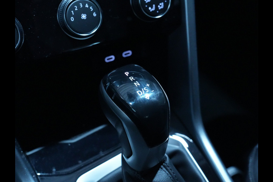 Volkswagen T-Roc 1.5 TSI 150pk DSG Life 75 Edition Navigatie via App Camera PDC Trekhaak 169