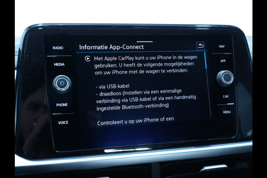 Volkswagen T-Roc 1.5 TSI 150pk DSG Life 75 Edition Navigatie via App Camera PDC Trekhaak 169