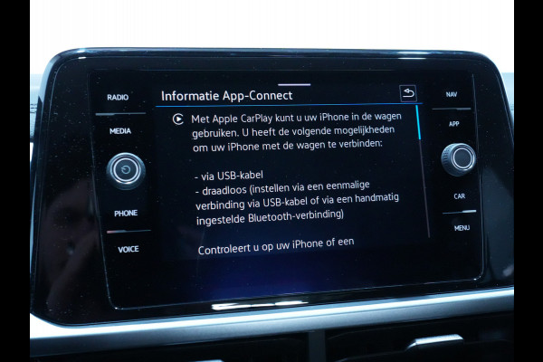 Volkswagen T-Roc 1.5 TSI 150pk DSG Life 75 Edition Navigatie via App Camera PDC Trekhaak 169