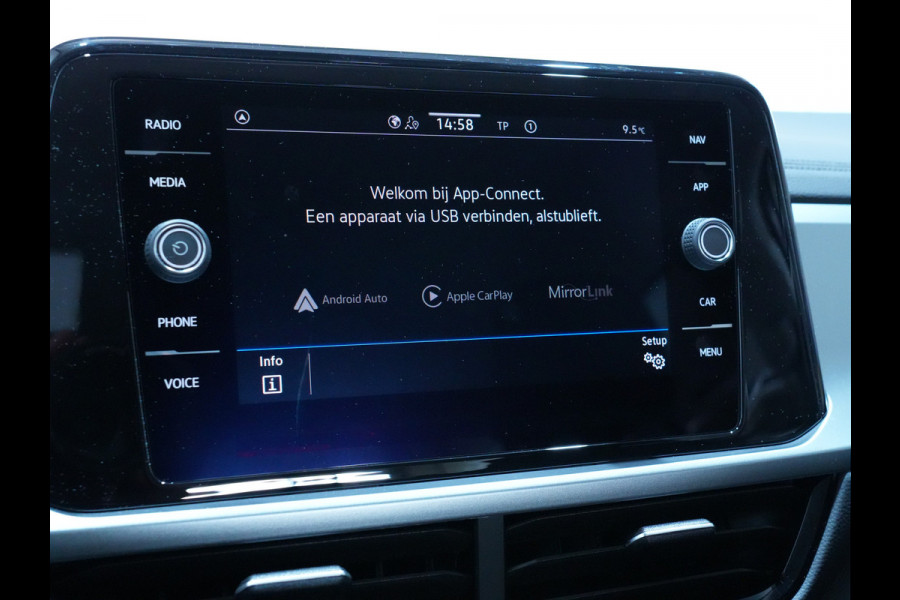 Volkswagen T-Roc 1.5 TSI 150pk DSG Life 75 Edition Navigatie via App Camera PDC Trekhaak 169