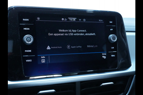 Volkswagen T-Roc 1.5 TSI 150pk DSG Life 75 Edition Navigatie via App Camera PDC Trekhaak 169