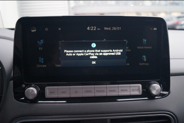 Hyundai Kona EV Premium 64kWh -LEER-ECC-NAVI-CAM-PDC-