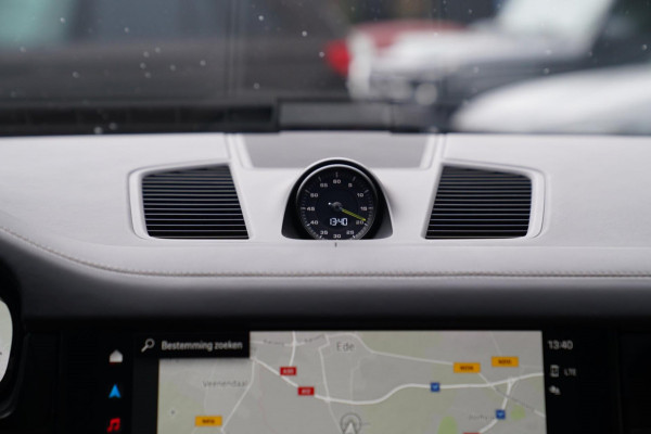 Porsche Cayenne Coupé 3.0 E-Hybrid Platinum Edition | Sport Design | Massage | Adaptieve cruise | Dealer onderhouden | 22 inch |