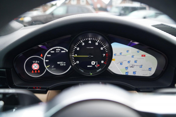 Porsche Cayenne Coupé 3.0 E-Hybrid Platinum Edition | Sport Design | Massage | Adaptieve cruise | Dealer onderhouden | 22 inch |