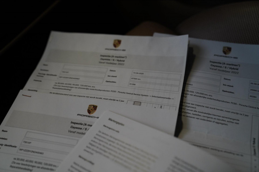 Porsche Cayenne Coupé 3.0 E-Hybrid Platinum Edition | Sport Design | Massage | Adaptieve cruise | Dealer onderhouden | 22 inch |