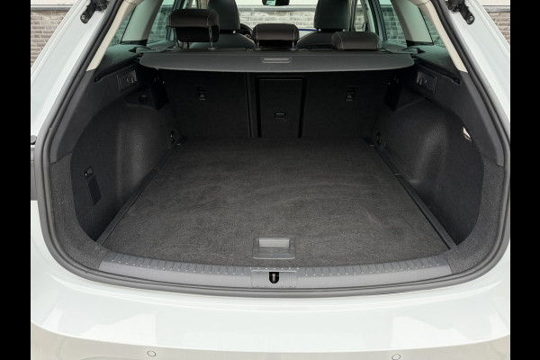 Seat Leon Sportstourer 1.5 eTSI Xcellence M-Hybrid | LED | Panorama | Elek. Trekhaak | Carplay | Navi | Sfeerverl. | Camera