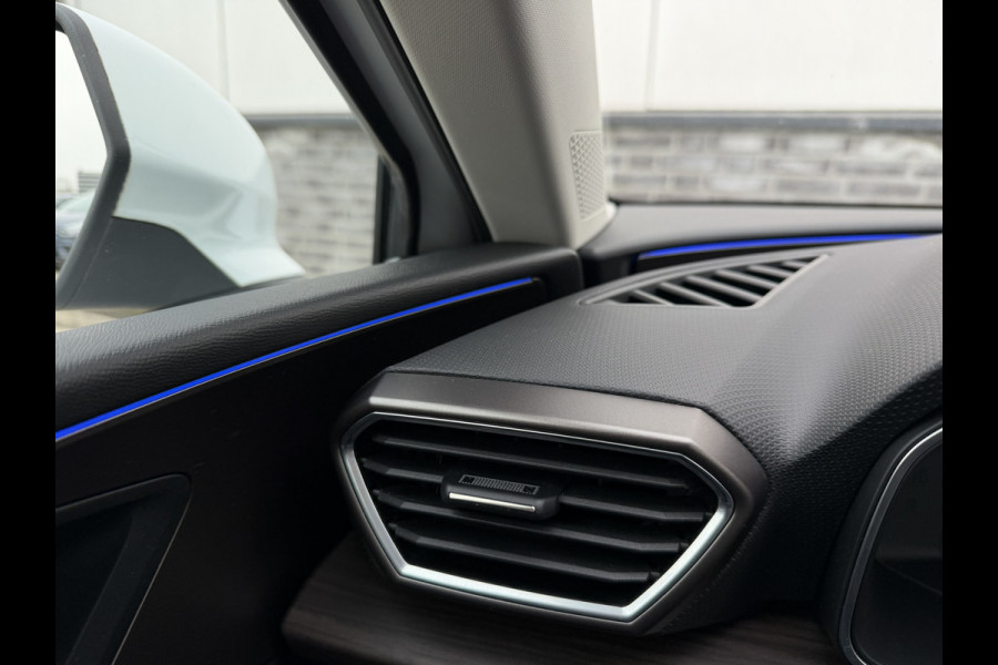 Seat Leon Sportstourer 1.5 eTSI Xcellence M-Hybrid | LED | Panorama | Elek. Trekhaak | Carplay | Navi | Sfeerverl. | Camera