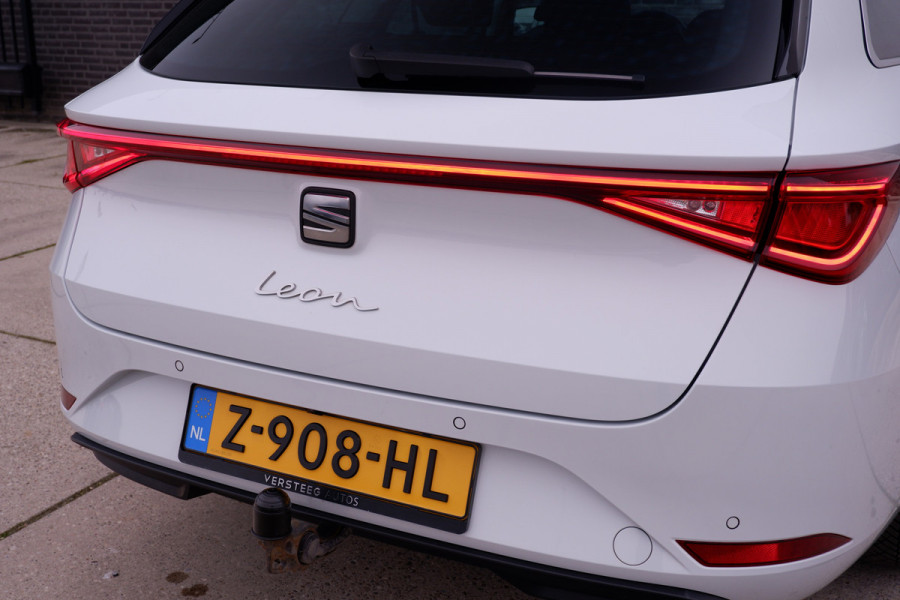Seat Leon Sportstourer 1.5 eTSI Xcellence M-Hybrid | LED | Panorama | Elek. Trekhaak | Carplay | Navi | Sfeerverl. | Camera