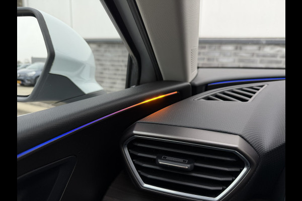 Seat Leon Sportstourer 1.5 eTSI Xcellence M-Hybrid | LED | Panorama | Elek. Trekhaak | Carplay | Navi | Sfeerverl. | Camera