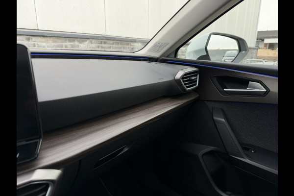 Seat Leon Sportstourer 1.5 eTSI Xcellence M-Hybrid | LED | Panorama | Elek. Trekhaak | Carplay | Navi | Sfeerverl. | Camera