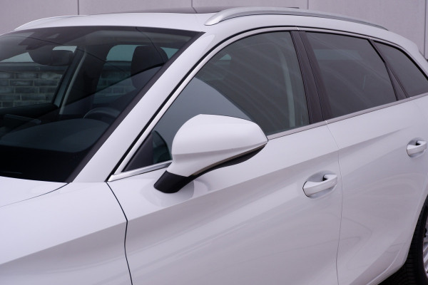 Seat Leon Sportstourer 1.5 eTSI Xcellence M-Hybrid | LED | Panorama | Elek. Trekhaak | Carplay | Navi | Sfeerverl. | Camera