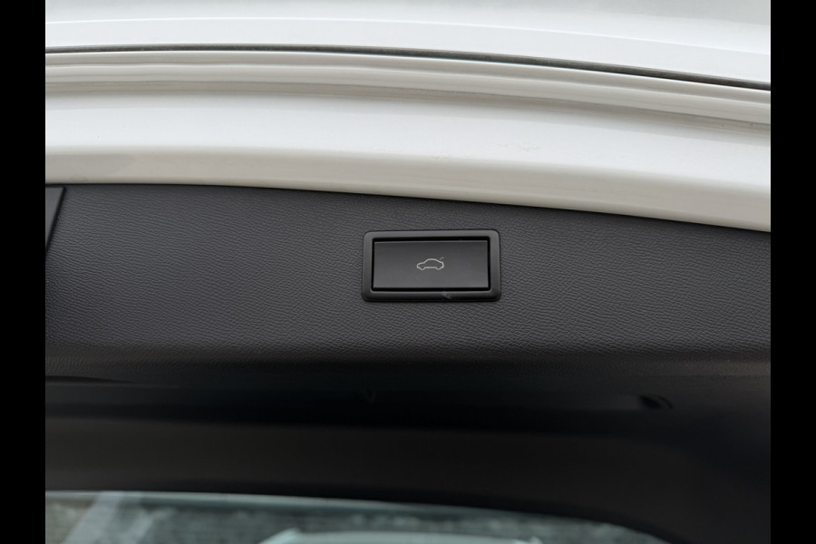 Seat Leon Sportstourer 1.5 eTSI Xcellence M-Hybrid | LED | Panorama | Elek. Trekhaak | Carplay | Navi | Sfeerverl. | Camera