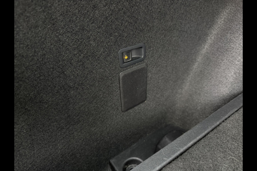 Seat Leon Sportstourer 1.5 eTSI Xcellence M-Hybrid | LED | Panorama | Elek. Trekhaak | Carplay | Navi | Sfeerverl. | Camera