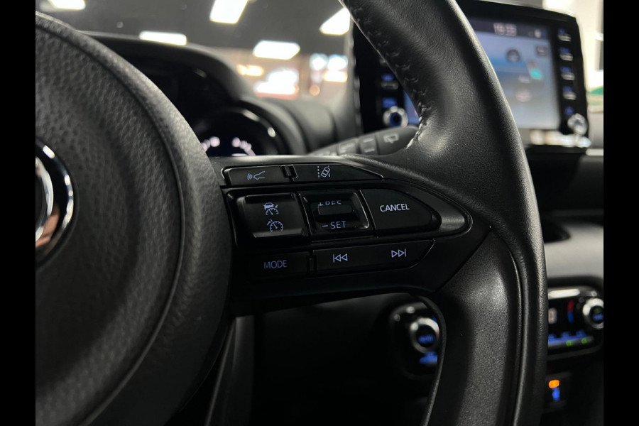 Toyota Yaris 1.5 Hybrid Bi-Tone| Head-up | PDC | Cam| Cruise