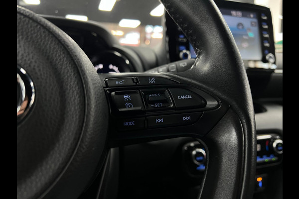 Toyota Yaris 1.5 Hybrid Bi-Tone| Head-up | PDC | Cam| Cruise