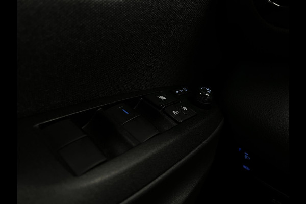 Toyota Yaris 1.5 Hybrid Bi-Tone| Head-up | PDC | Cam| Cruise