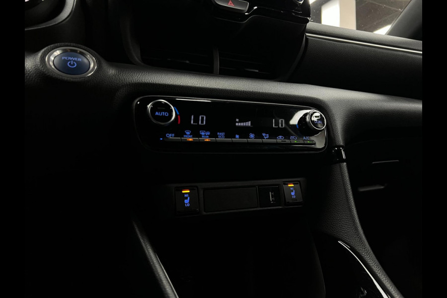 Toyota Yaris 1.5 Hybrid Bi-Tone| Head-up | PDC | Cam| Cruise
