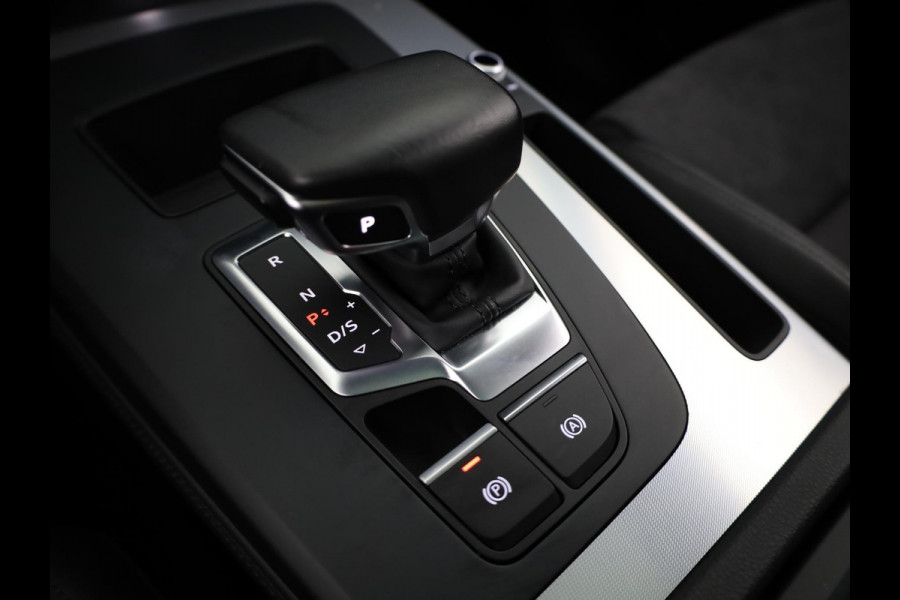 Audi Q5 50 TFSI e S edition 299 pk S-tronic | Navigatie | Panoramadak | Parkeersensoren | Achteruitrijcamera | Stoelverwarming |