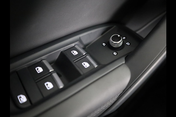 Audi Q5 50 TFSI e S edition 299 pk S-tronic | Navigatie | Panoramadak | Parkeersensoren | Achteruitrijcamera | Stoelverwarming |