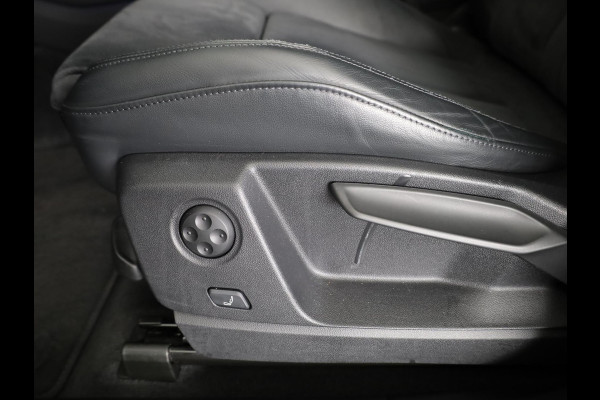 Audi Q5 50 TFSI e S edition 299 pk S-tronic | Navigatie | Panoramadak | Parkeersensoren | Achteruitrijcamera | Stoelverwarming |