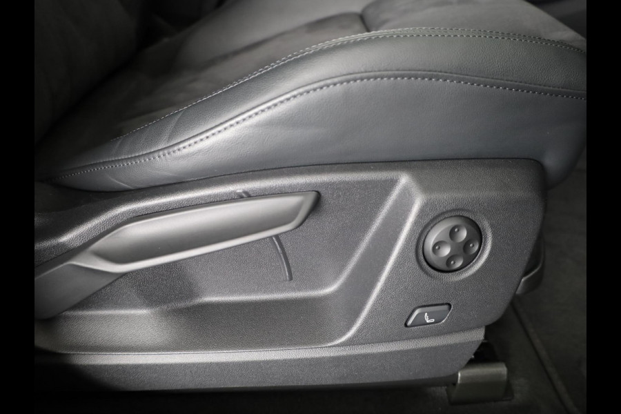 Audi Q5 50 TFSI e S edition 299 pk S-tronic | Navigatie | Panoramadak | Parkeersensoren | Achteruitrijcamera | Stoelverwarming |