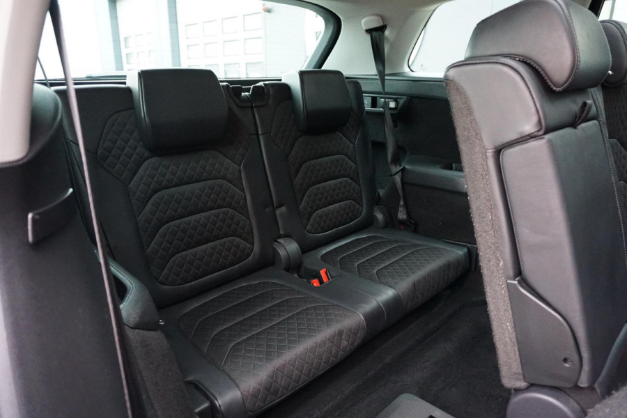 Škoda Kodiaq 1.5 TSI Black Edition 7p. + DEALER ONDERHOUDEN / PANO / DODEHOEK DETECTIE