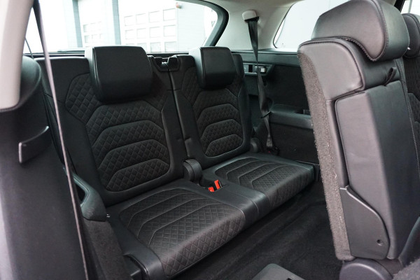 Škoda Kodiaq 1.5 TSI Black Edition 7p. + DEALER ONDERHOUDEN / PANO / DODEHOEK DETECTIE