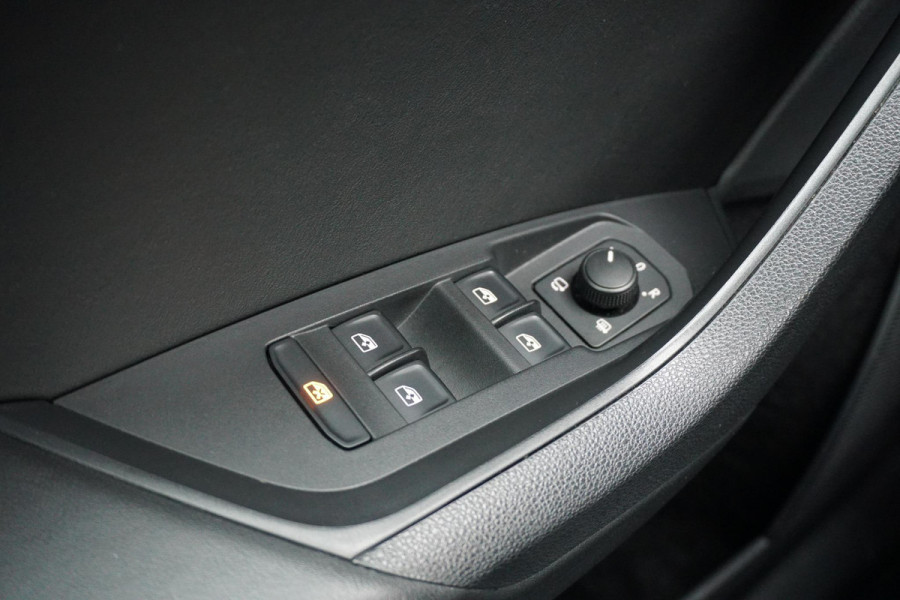 Škoda Kodiaq 1.5 TSI Black Edition 7p. + DEALER ONDERHOUDEN / PANO / DODEHOEK DETECTIE