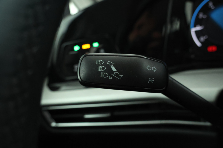 Volkswagen Golf Variant 1.0 TSI Life Apple carplay, navigatie, Climate,