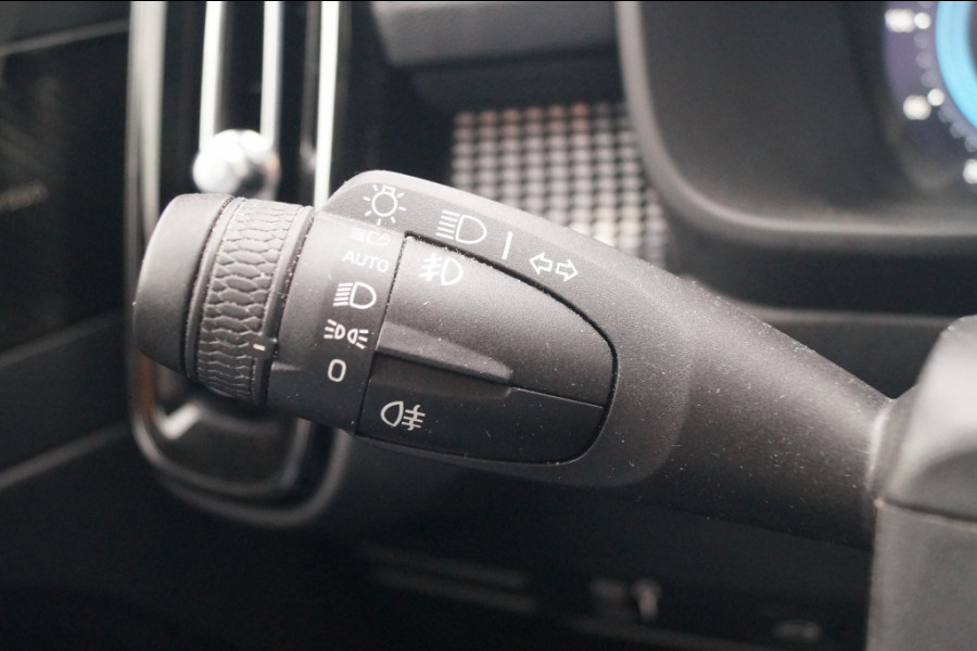 Volvo XC40 Recharge P8 AWD R-Design -PANO-NAVI-ECC-