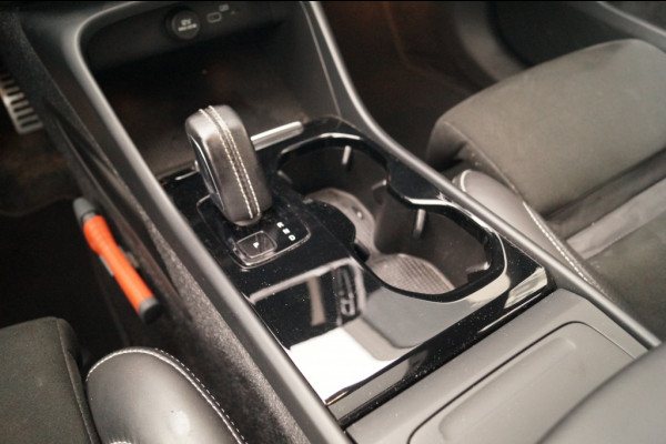 Volvo XC40 Recharge P8 AWD R-Design -PANO-NAVI-ECC-