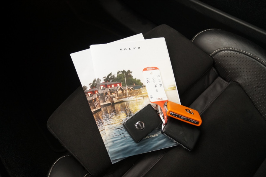 Volvo XC40 Recharge P8 AWD R-Design -PANO-NAVI-ECC-