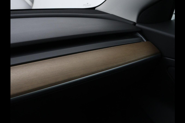 Tesla Model 3 Standard RWD Plus 60 kWh | Autopilot | Panoramadak | Leder | Stoelverwarming | Full LED | Camera | Navigatie | Keyless