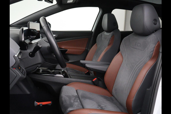 Volkswagen ID.4 Max 77 kWh | Panoramadak | Stoelverwarming | Head-Up | Warmtepomp | 360 Camera | Trekhaak | Sfeerverlichting | Half leder | Matrix LED | Carplay | Adaptive cruise | Memory | Keyless | Massage