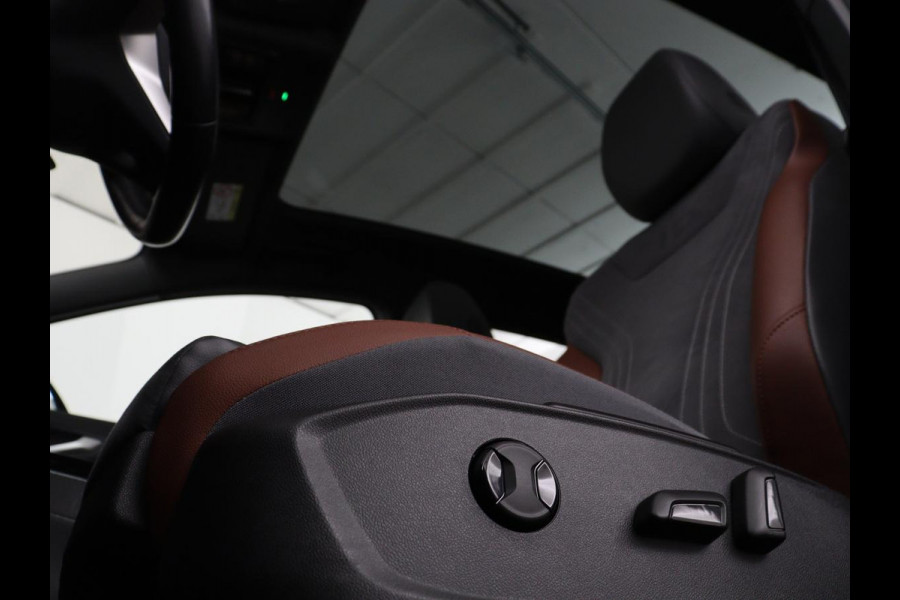 Volkswagen ID.4 Max 77 kWh | Panoramadak | Stoelverwarming | Head-Up | Warmtepomp | 360 Camera | Trekhaak | Sfeerverlichting | Half leder | Matrix LED | Carplay | Adaptive cruise | Memory | Keyless | Massage