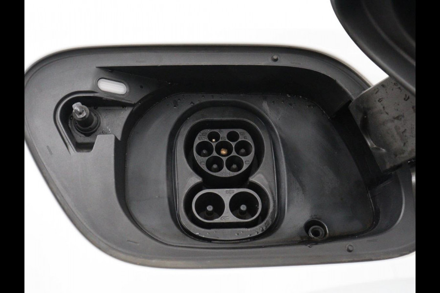 Volkswagen ID.4 Max 77 kWh | Panoramadak | Stoelverwarming | Head-Up | Warmtepomp | 360 Camera | Trekhaak | Sfeerverlichting | Half leder | Matrix LED | Carplay | Adaptive cruise | Memory | Keyless | Massage