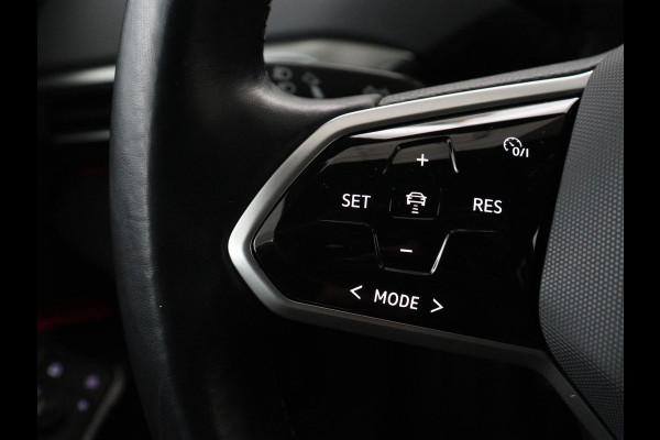 Volkswagen ID.4 Max 77 kWh | Panoramadak | Stoelverwarming | Head-Up | Warmtepomp | 360 Camera | Trekhaak | Sfeerverlichting | Half leder | Matrix LED | Carplay | Adaptive cruise | Memory | Keyless | Massage