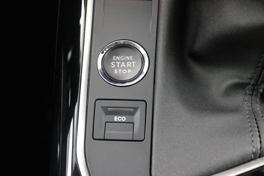 Peugeot 3008 1.2*FACELIFT*CARPLAY*NAVI*CRUISE*ECC*HAAK*CAM*LED*