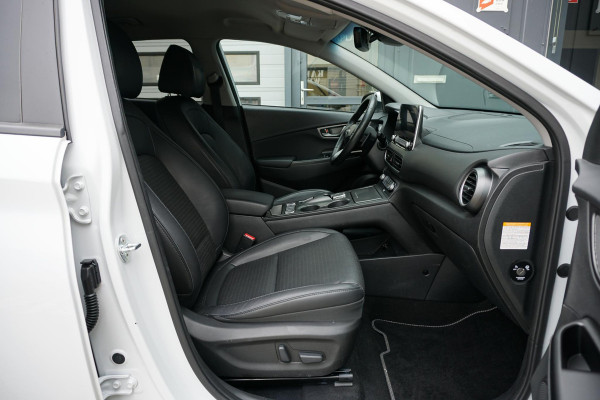 Hyundai Kona EV Premium 64 kWh + LEDER / DODEHOEK  / STUURWIEL VERWARMING