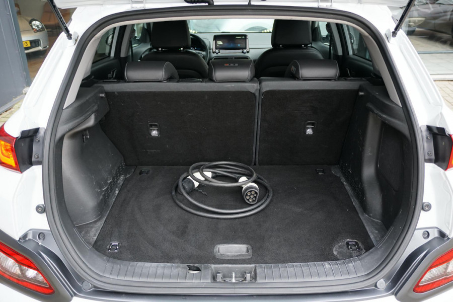 Hyundai Kona EV Premium 64 kWh + LEDER / DODEHOEK  / STUURWIEL VERWARMING
