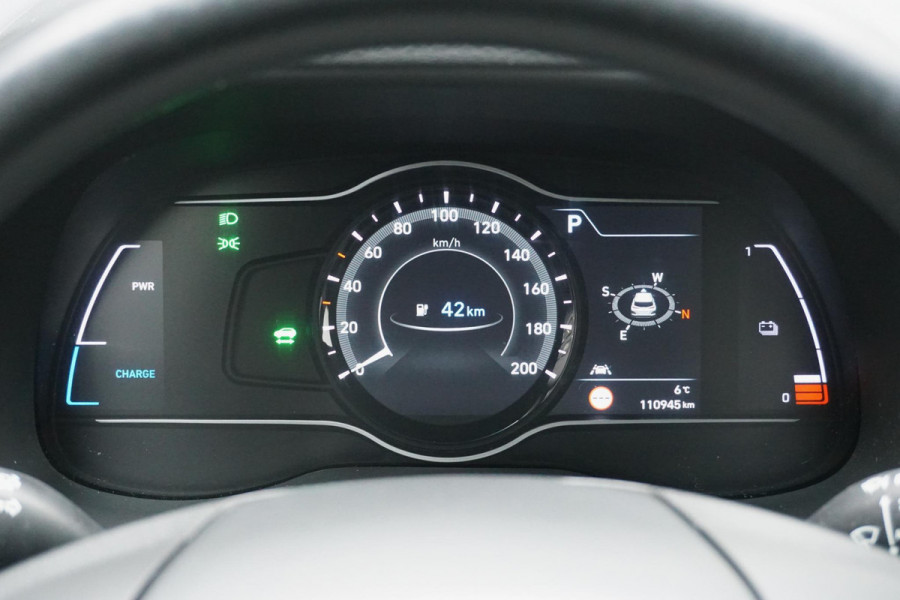 Hyundai Kona EV Premium 64 kWh + LEDER / DODEHOEK  / STUURWIEL VERWARMING